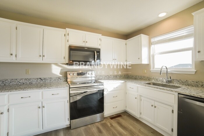 Building Photo - 1607 NW High View Dr