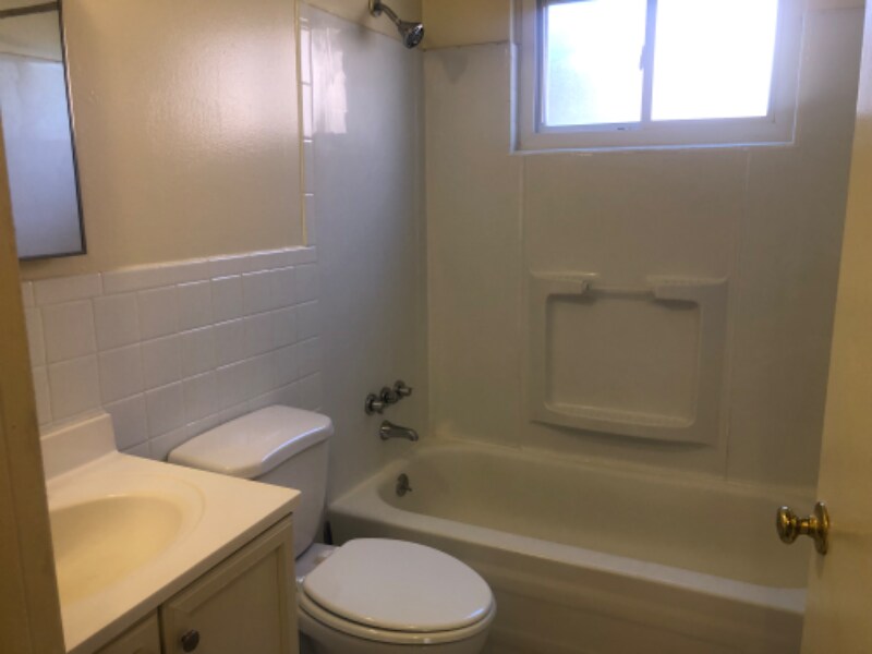 Building Photo - 1552 Hanover St