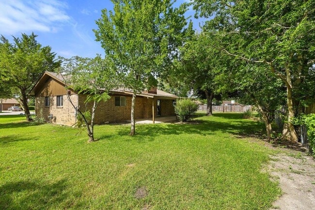 Building Photo - 704 Brookwood Cir