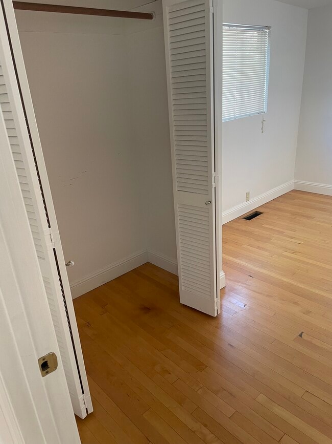 Building Photo - 1811 Verdugo Knolls Dr