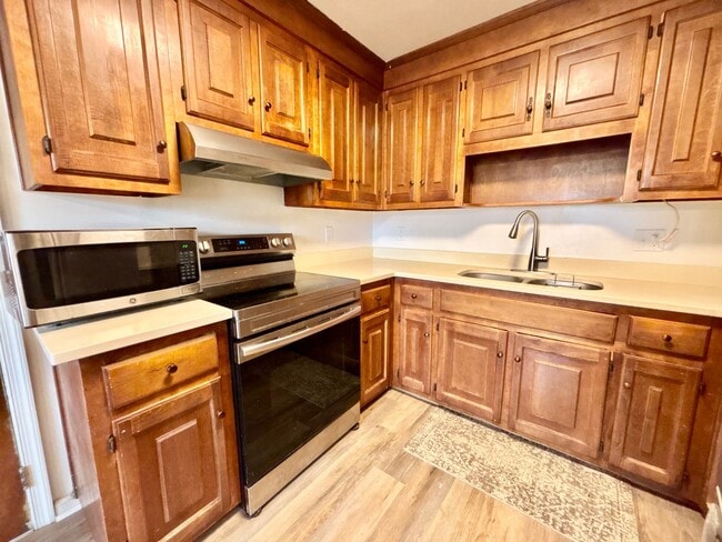 Building Photo - Cozy Brick Ranch in Norfolk!