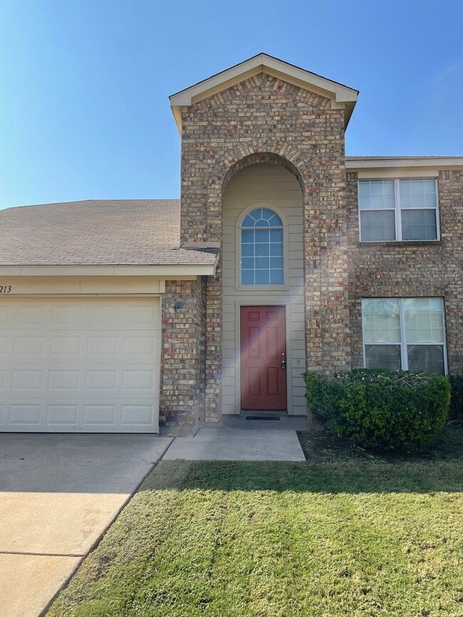 Building Photo - 213 Beechgrove Terrace