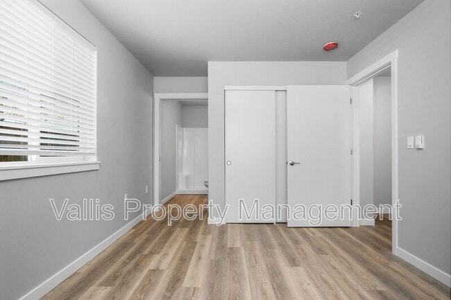 Building Photo - 4374 Fisher Rd NE