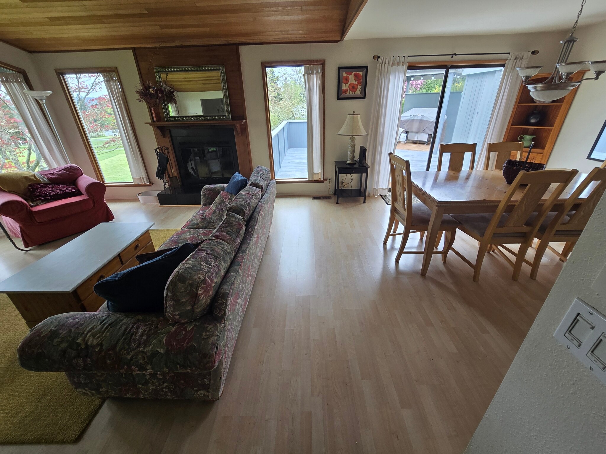 Building Photo - 721 Cherry Ave NE