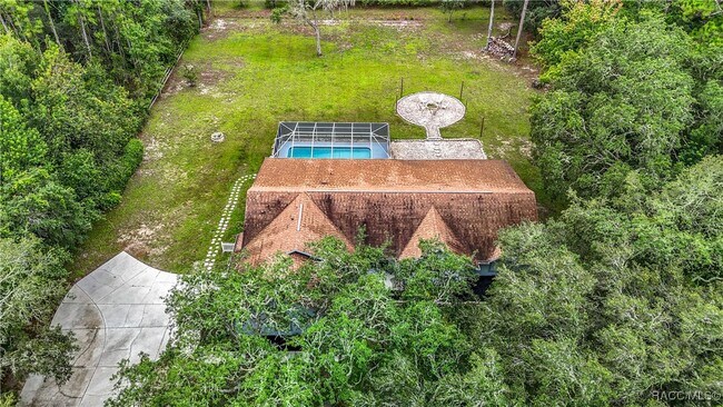 Building Photo - 884 W Massachusetts St