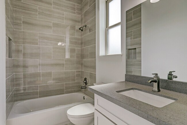 Building Photo - 1402 Eberhard St