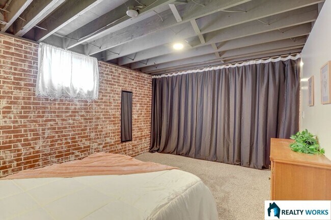 Building Photo - 5206 Melrose Ave