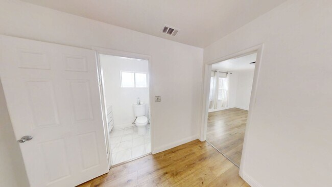 Building Photo - Fresh 3BR/2BA • Pet Friendly • Garage • Mo...