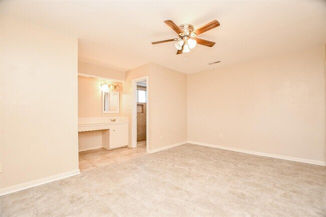 Building Photo - 5810 Fontenelle Dr