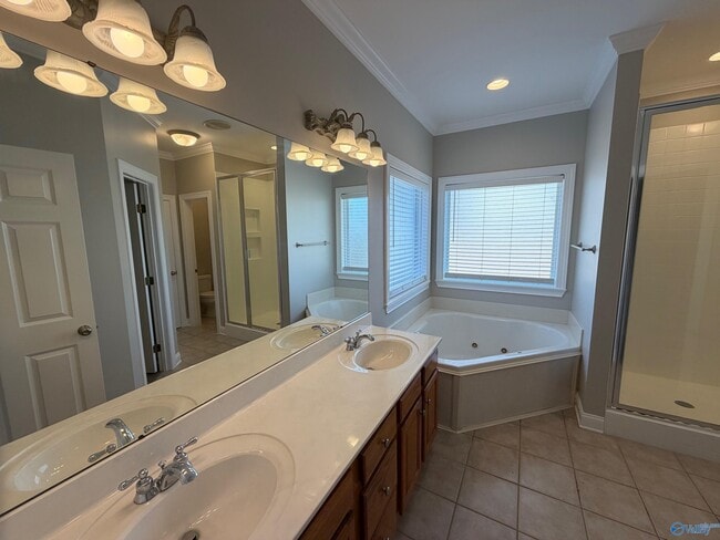 Building Photo - 945 Tracey Ln