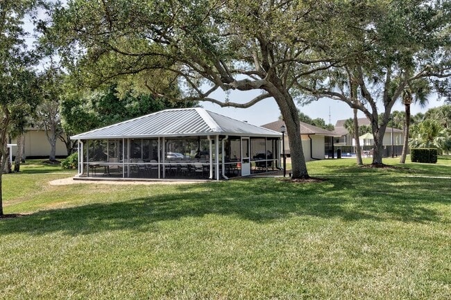 Building Photo - 18 Plantation Dr