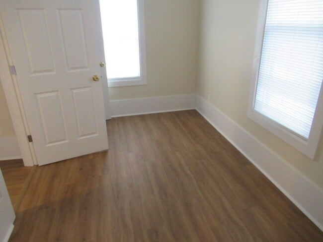 Building Photo - 609 N Aycock St