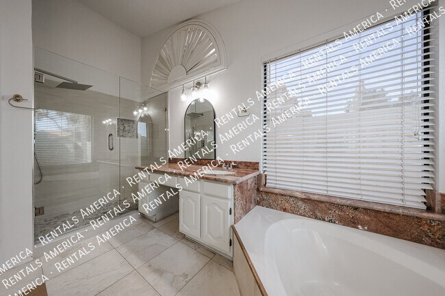 Building Photo - 532 E Stonebridge Dr