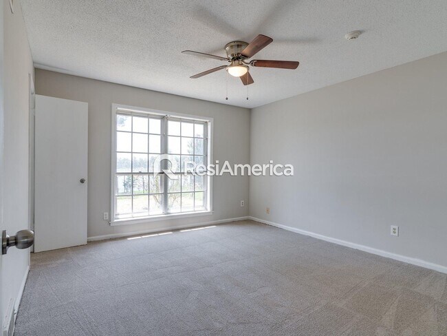 Building Photo - 3BR/2B Renovated Lake House Available For ...