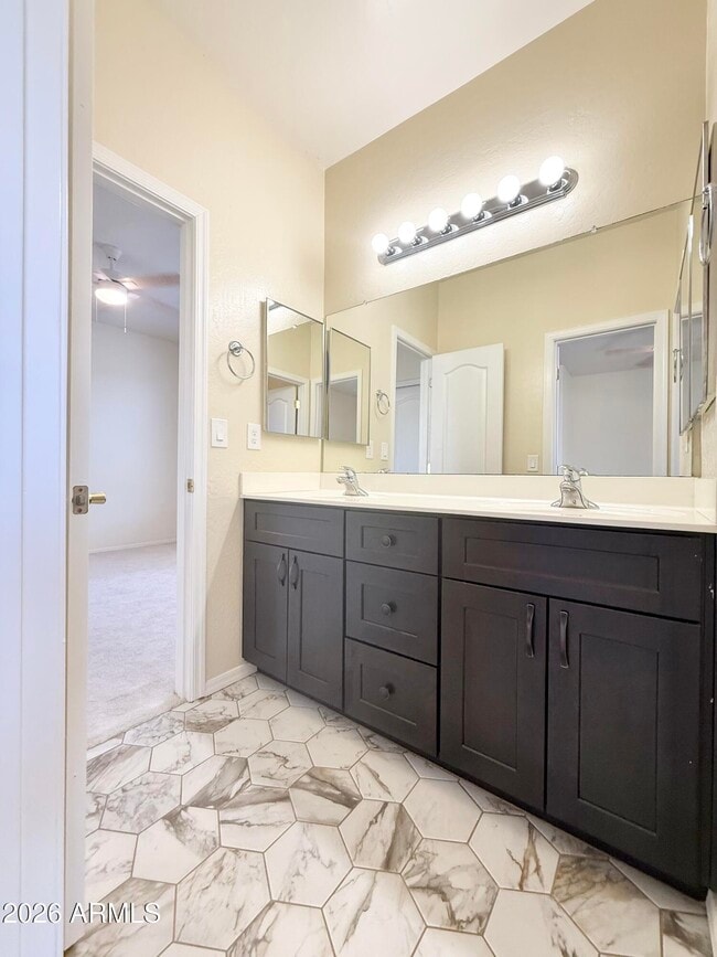 Building Photo - 7732 E Western Hills St