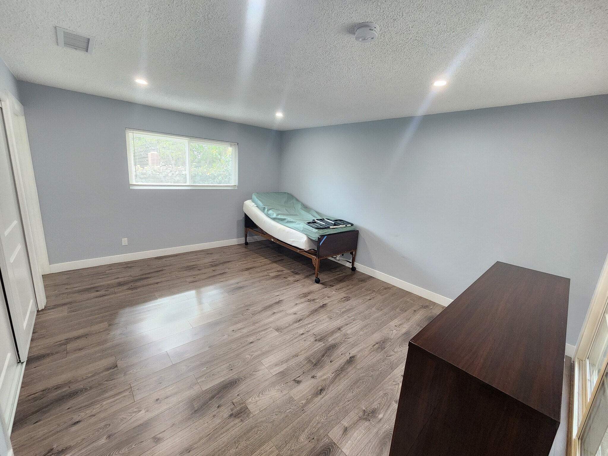 Building Photo - 11665 Babbitt Ave