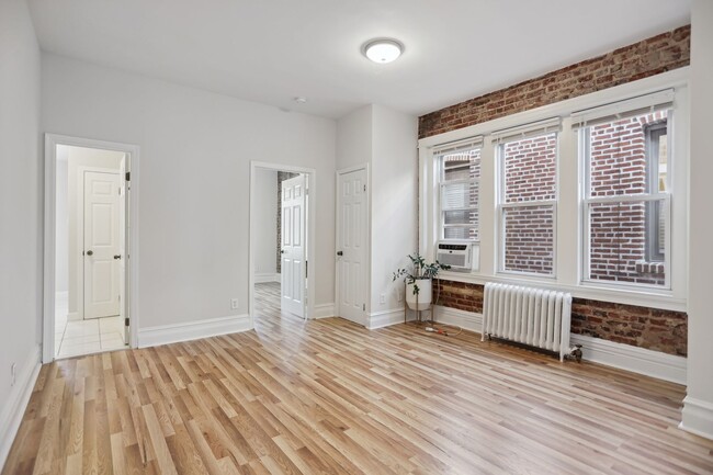 Building Photo - Adams Morgan!// Professionally Managed// 1...