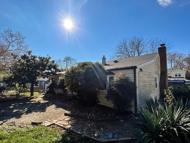 Building Photo - Cheerful 2 Bedroom 2 Bathroom with Spaciou...
