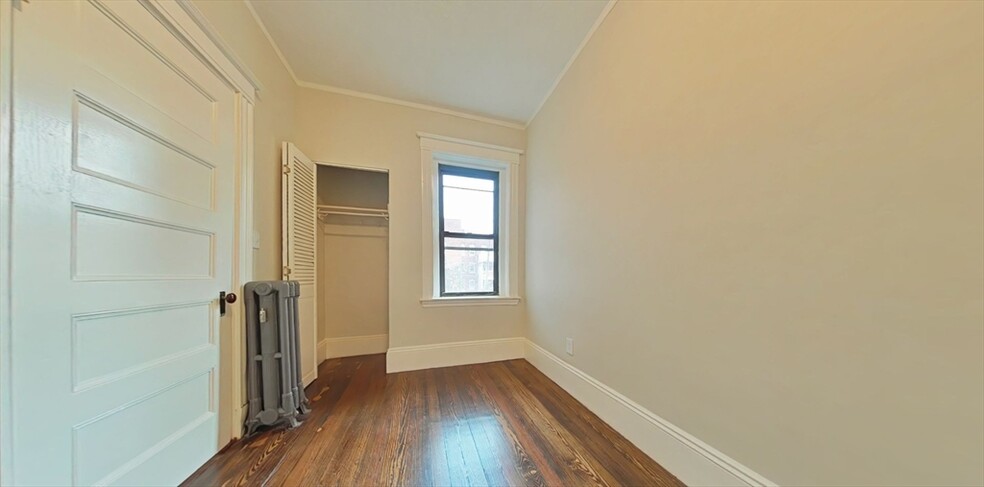 Building Photo - 1855 Beacon St