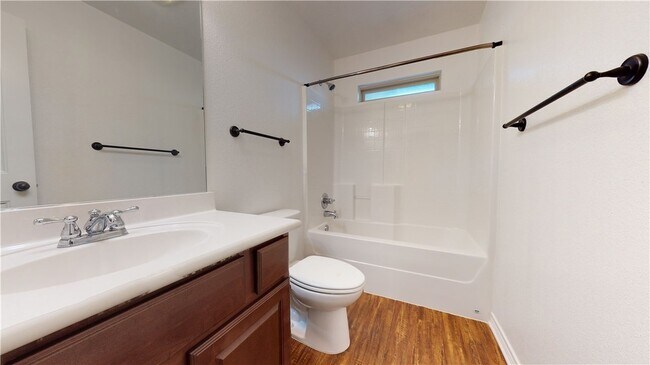 Building Photo - 923 Emerald Dove Ave