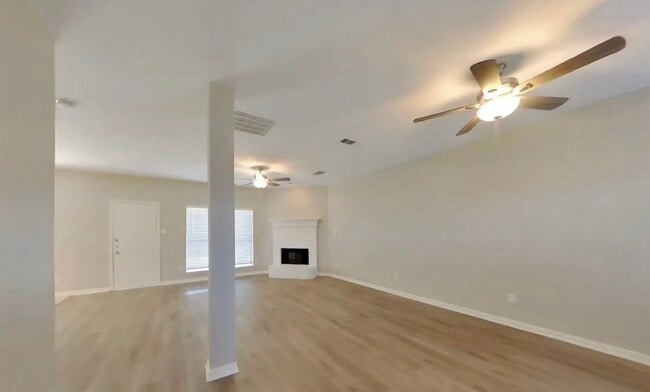 Building Photo - MOVE IN READY