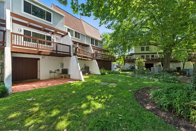 Building Photo - 233 Mill Point Dr