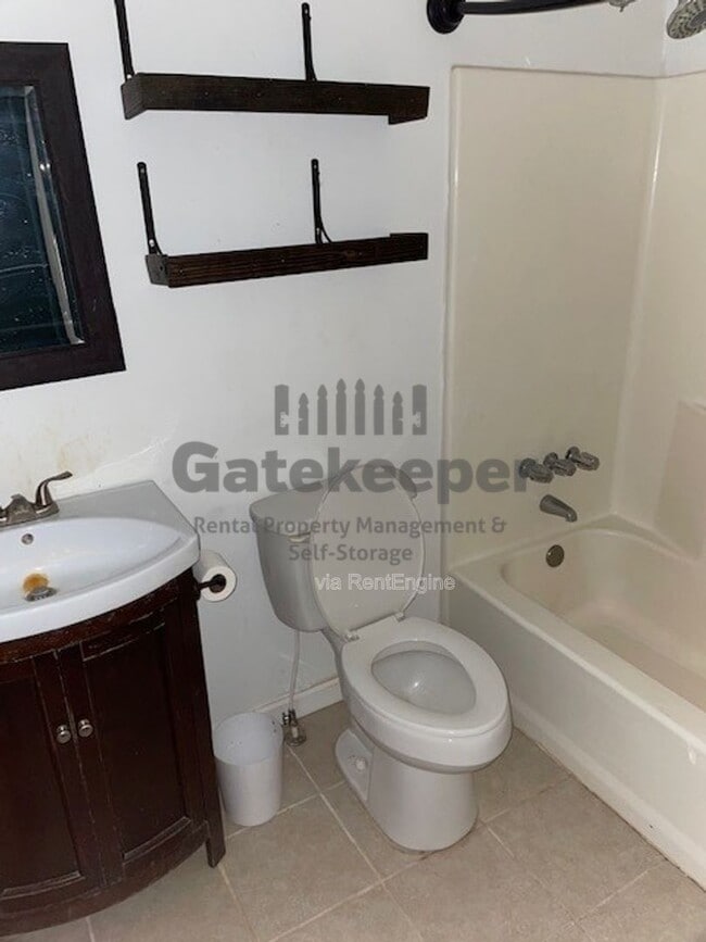 Building Photo - 468 Davis Rd