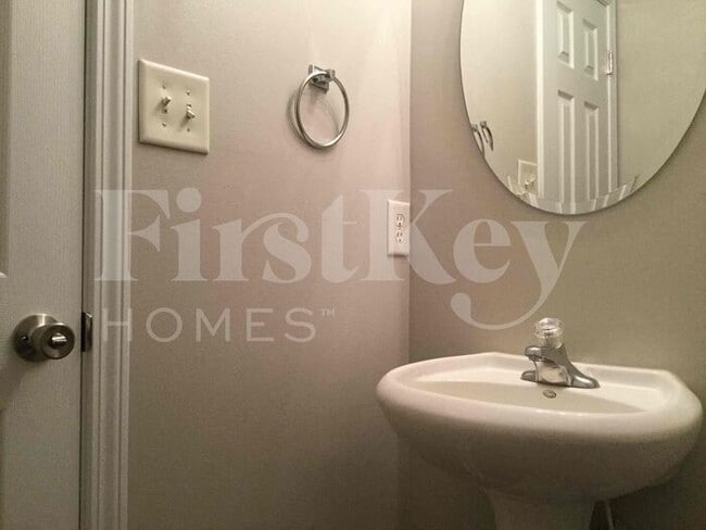 Building Photo - 1401 Clooney Ln