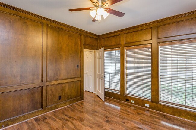 Building Photo - 1703 Plantation Dr