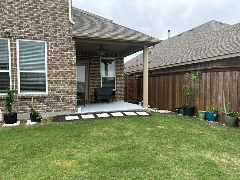 Building Photo - 609 Cattle Chute Ct