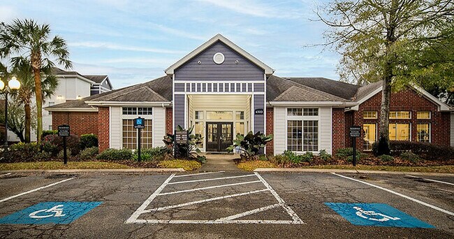 Clubhouse-Exterior-01-The-Oliver-Baton-Rouge-LA - The Oliver