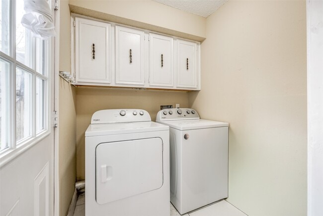 Building Photo - 11002 Hammerly Blvd