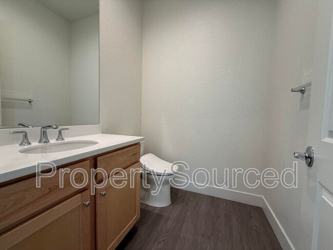 Building Photo - 1136 Crescent Ave