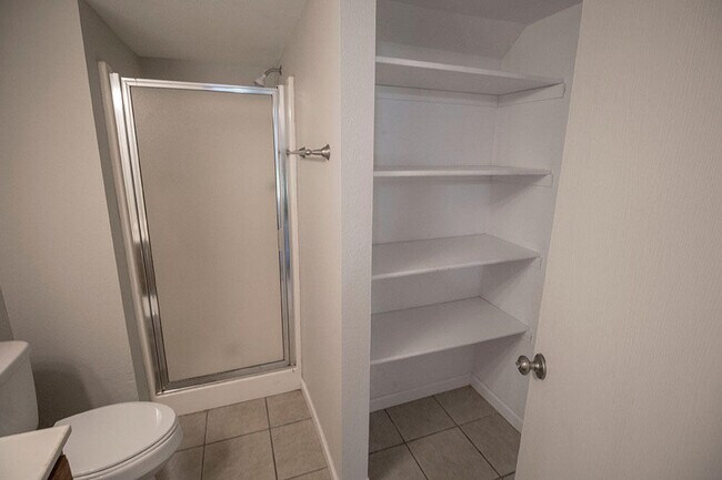 Building Photo - 1405 Greensboro Dr