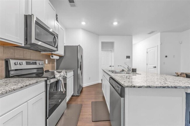 Building Photo - 5668 Union Pointe Dr