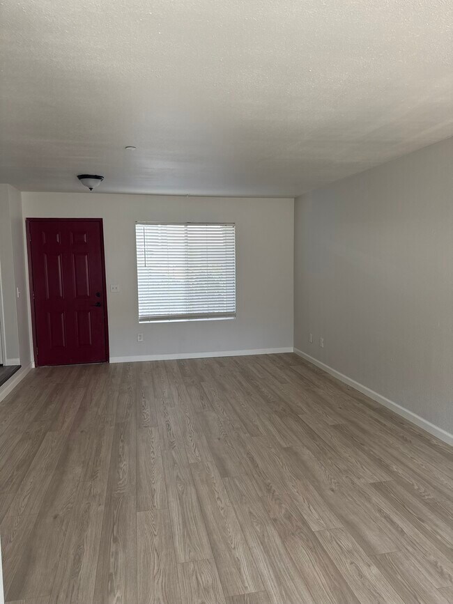 LIVING ROOM - 522 N Serrano Ave