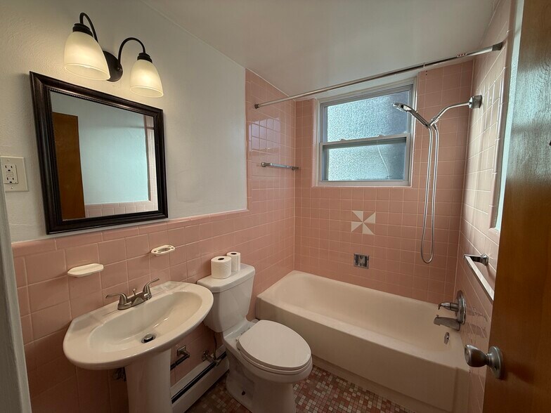 Building Photo - 3313 Camvic Ter