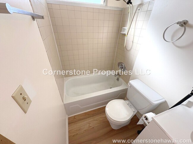 Building Photo - 1060 Kamehameha Hwy