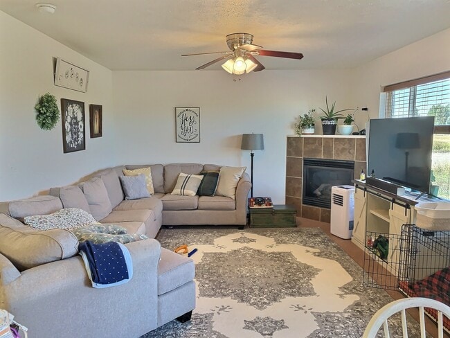 Building Photo - 390 Colter Loop