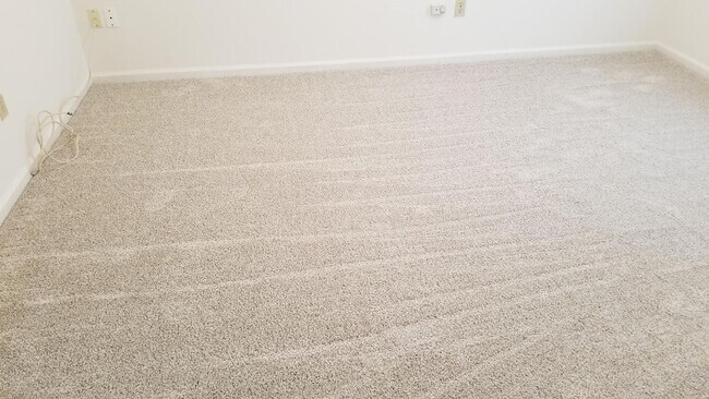 Building Photo - First 2 weeks free for approved applicant.   2 Bedroom home with garage. Great Area and Location!