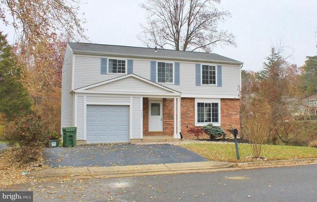 Building Photo - 9400 Wrought Iron Ct