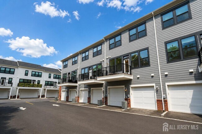 Building Photo - 605 Parker Blvd