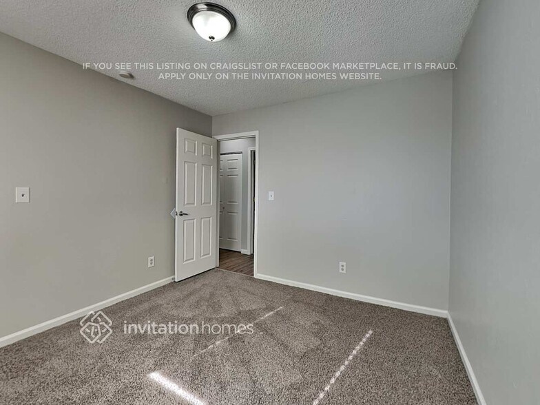 Building Photo - 3204 W 135th Ave