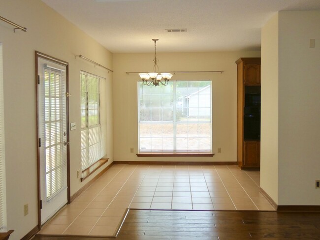 Building Photo - Custom Home On 1.78 Acre Lot