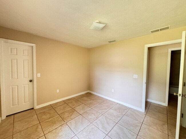 Building Photo - THIS IS NOT AVAILABLE FOR SHOWING UNTIL MI...