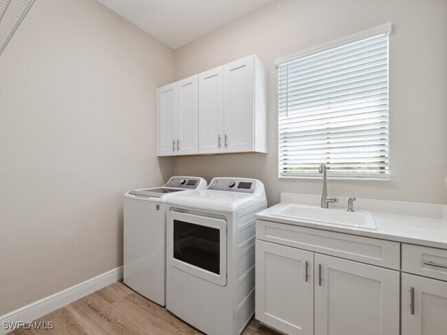 Building Photo - 2481 Breakwater Wy