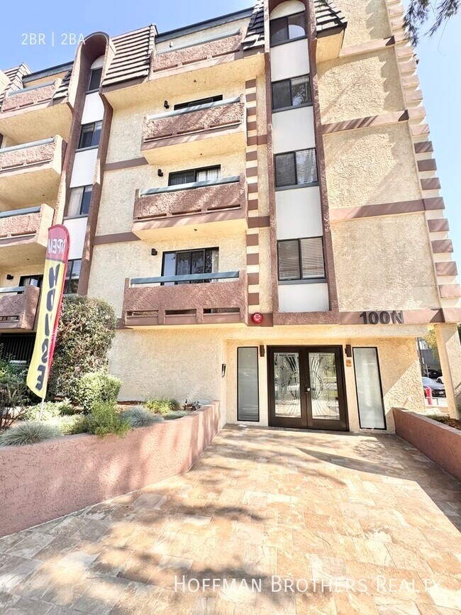 Building Photo - 104 N Clark Dr