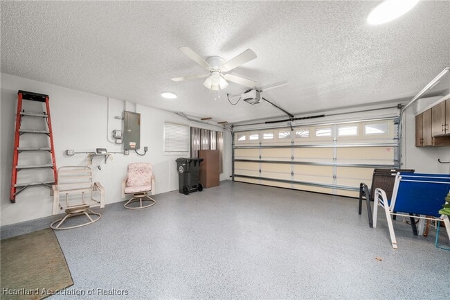 Building Photo - 360 Grove Cir