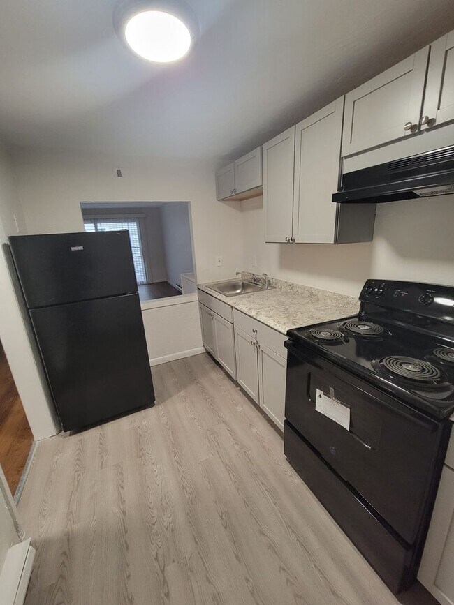 Interior Photo - 80 Hiawatha