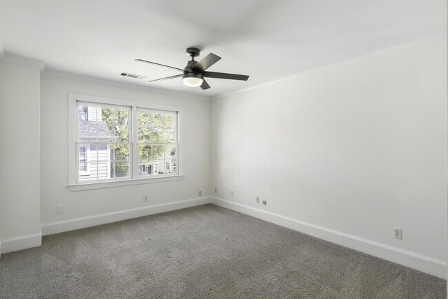 Building Photo - 78 Crumley St SE